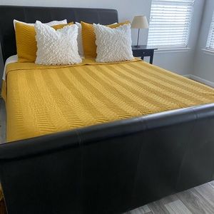 Headboard and footboard with the box include.